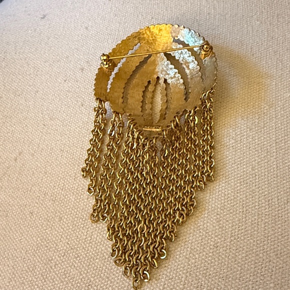 Vintage Monet Signed Rare Gold-plated Dangling Chain Brooch. Circa 60’s. - Picture 6 of 6